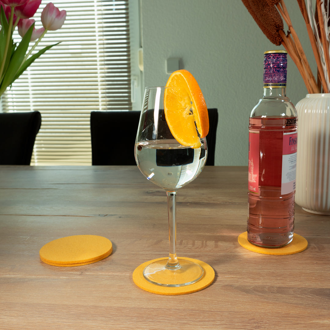 Untersetzer aus Filz / Wollfilz, rund, ø 10cm, 3mm dick, 4 Stück - Filzuntersetzer für Gläser, Flaschen oder kleine Blumentöpfe auf Tisch und Bar