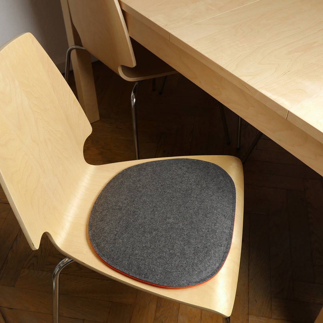 Filz Sitzkissen aus hochwertigem Designfilz (100 % Wolle), trapez, ca. 35x38/20cm