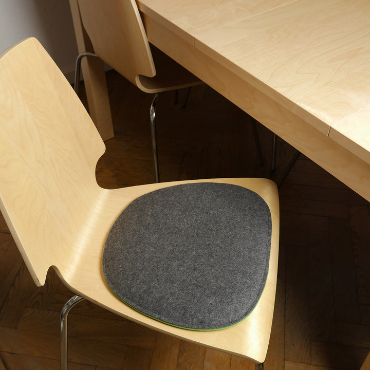 Filz Sitzkissen aus hochwertigem Designfilz (100 % Wolle), trapez, ca. 35x38/20cm